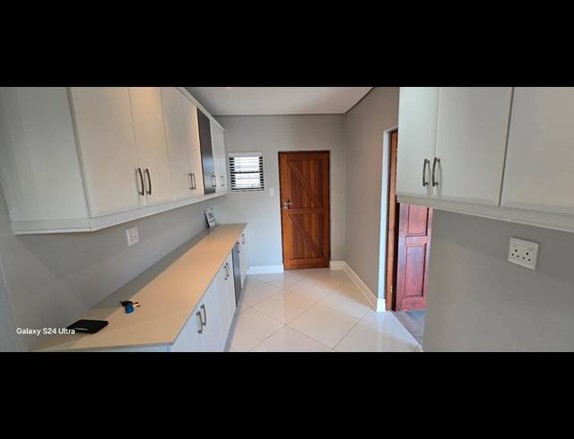 4 BEDROOM HOUSE TO LET IN MEER EN SEE